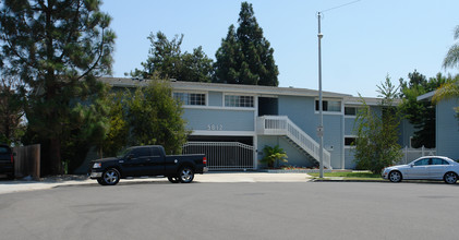 Ferway View Apartments in Huntington Beach, CA - Building Photo - Building Photo