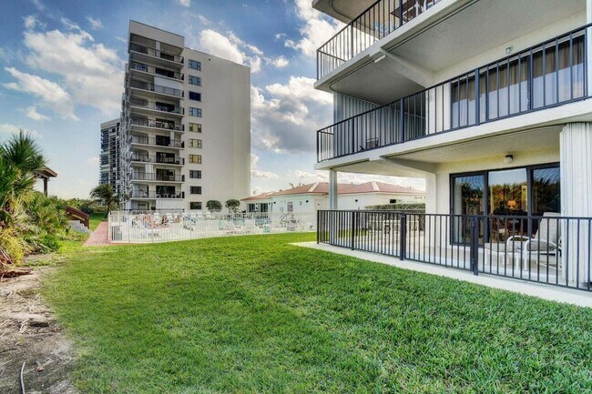9400 S Ocean Dr in Jensen Beach, FL - Building Photo - Building Photo