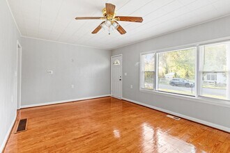 1624 Jonquil Dr in Jeffersonville, IN - Building Photo - Building Photo