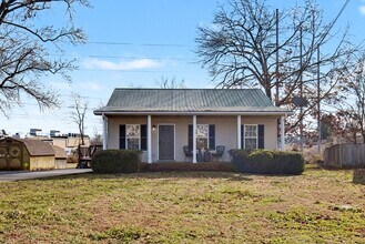 256 Fritz Cir in Clarksville, TN - Foto de edificio - Building Photo