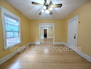 2104 Emerson Ave S in Minneapolis, MN - Foto de edificio - Building Photo