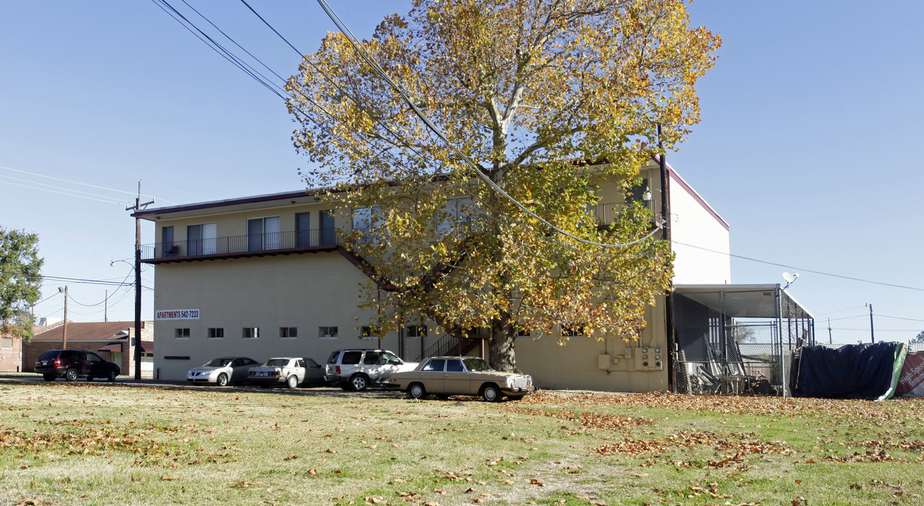 300 SW Railroad Ave in Hammond, LA - Building Photo