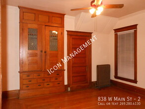 838 W Main St in Kalamazoo, MI - Building Photo - Building Photo