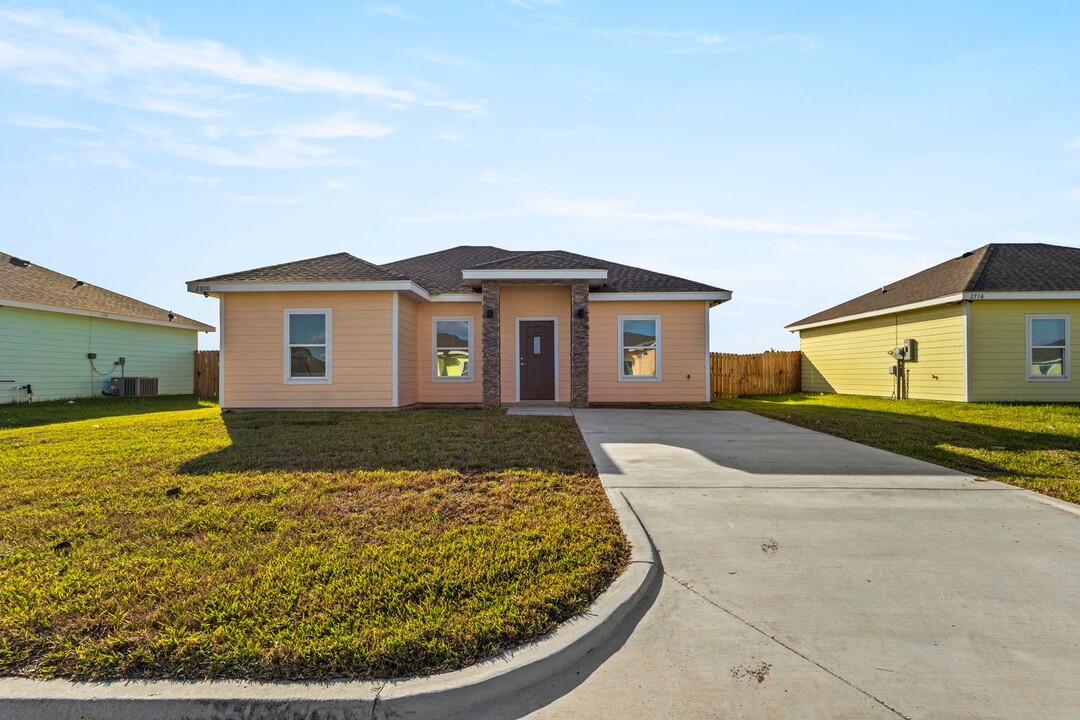 2800 Rosa St in La Feria, TX - Foto de edificio