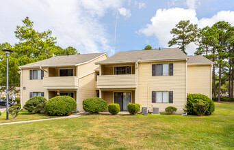 Brynn Marr Village in Jacksonville, NC - Foto de edificio - Building Photo