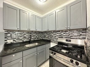 5666 N Ridge Ave in Chicago, IL - Building Photo - Building Photo