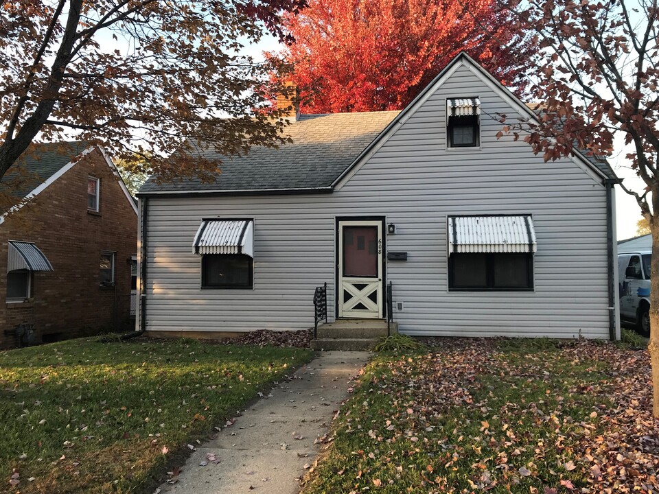 608 River Ln in Loves Park, IL - Foto de edificio