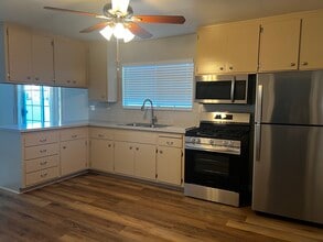 1047 W 25th St in San Pedro, CA - Foto de edificio - Building Photo