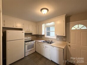 1613 N Sharon Amity Rd in Charlotte, NC - Building Photo - Building Photo