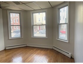 196 Chelsea St-Unit -1 in Boston, MA - Building Photo - Building Photo