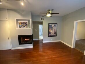 743 W California Ter, Unit 2 in Chicago, IL - Building Photo - Building Photo