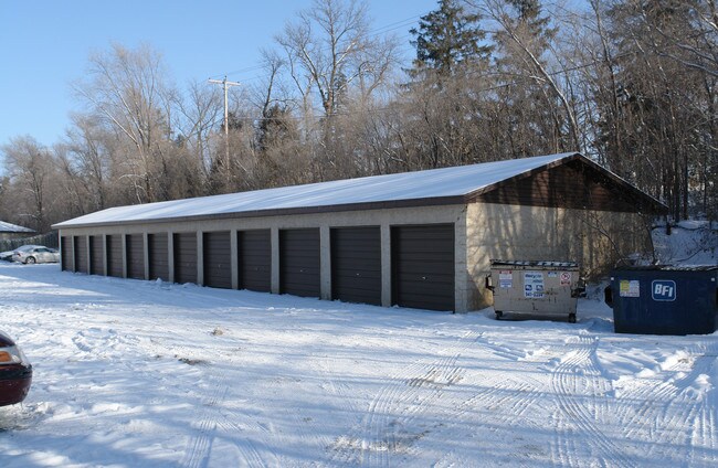 Fairoak Apartments in Anoka, MN - Foto de edificio - Building Photo
