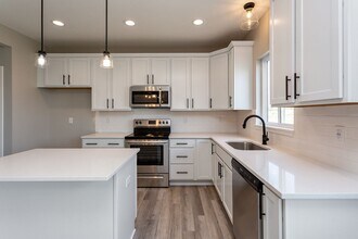 1401 NE Savana Dr in Grimes, IA - Building Photo - Building Photo