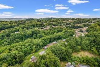 173 Greenview Dr in Verona, PA - Building Photo - Building Photo