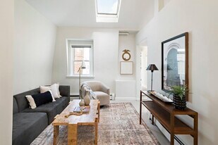 264 Webster St, Unit #3 in Boston, MA - Building Photo