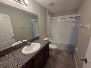 1740 Broad Winged Hawk Dr in Ruskin, FL - Building Photo - Building Photo