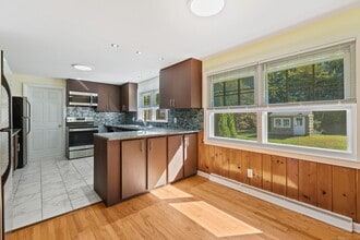 67 Hicock Dr in Southbury, CT - Building Photo - Building Photo