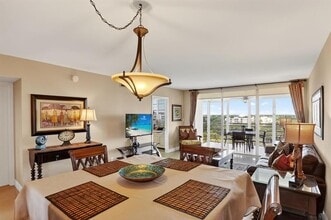 605 Oaks Dr in Pompano Beach, FL - Building Photo - Building Photo