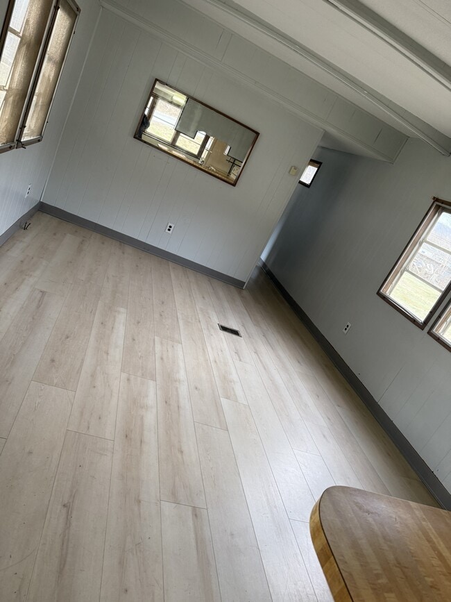 1108 S Walnut Dr in Erwin, TN - Building Photo - Building Photo