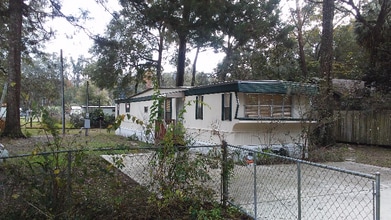 9270 NW 177th Ln in Fanning Springs, FL - Foto de edificio - Building Photo