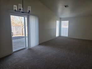 1151 Willow Ln in Grants Pass, OR - Building Photo - Building Photo