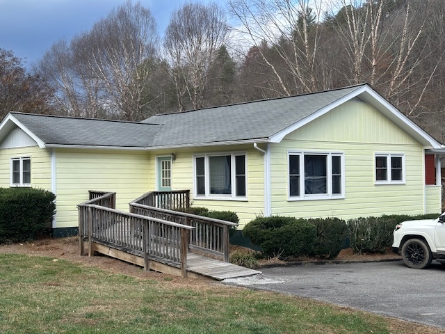 25 Mudpuppy Ln in Sylva, NC - Building Photo