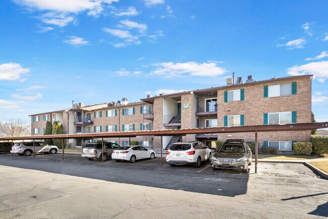4160 S Oak Meadows Dr in Taylorsville, UT - Building Photo - Building Photo