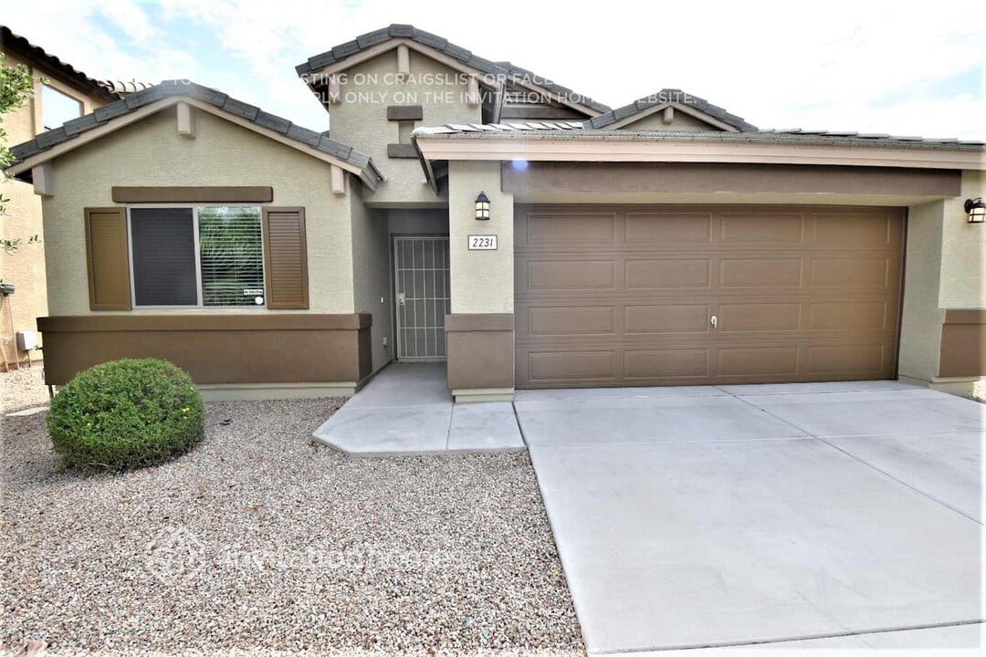 2231 S 101st Dr in Tolleson, AZ - Building Photo
