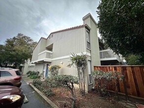 134 W Rincon Ave in Campbell, CA - Foto de edificio - Building Photo