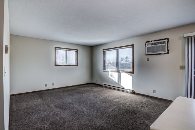632 Saxonwood Rd in Altoona, WI - Building Photo - Building Photo