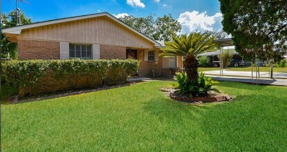 2116 Godfrey St in Baytown, TX - Building Photo - Building Photo