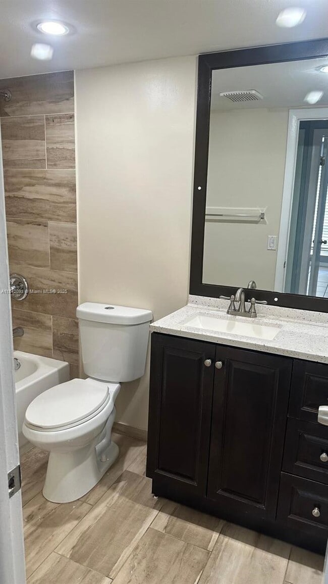 10780 N Kendall Dr in Miami, FL - Building Photo - Building Photo