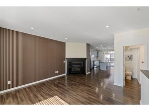 8085 Central Park Way in Maple Grove, MN - Foto de edificio - Building Photo
