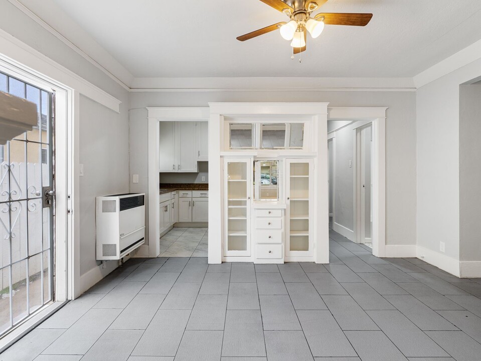 736 Olive Ave in Long Beach, CA - Foto de edificio