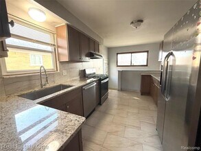 6845 Plainfield St in Dearborn Heights, MI - Building Photo - Building Photo