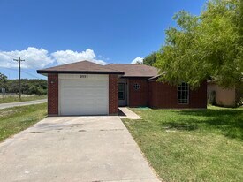 2553 Alana Ln in Ingleside, TX - Building Photo