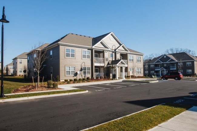 Whispering Hills in Barnegat, NJ - Foto de edificio - Building Photo