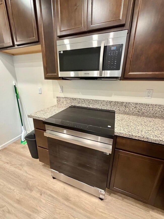 1006 Aggies St in Delano, CA - Building Photo - Building Photo