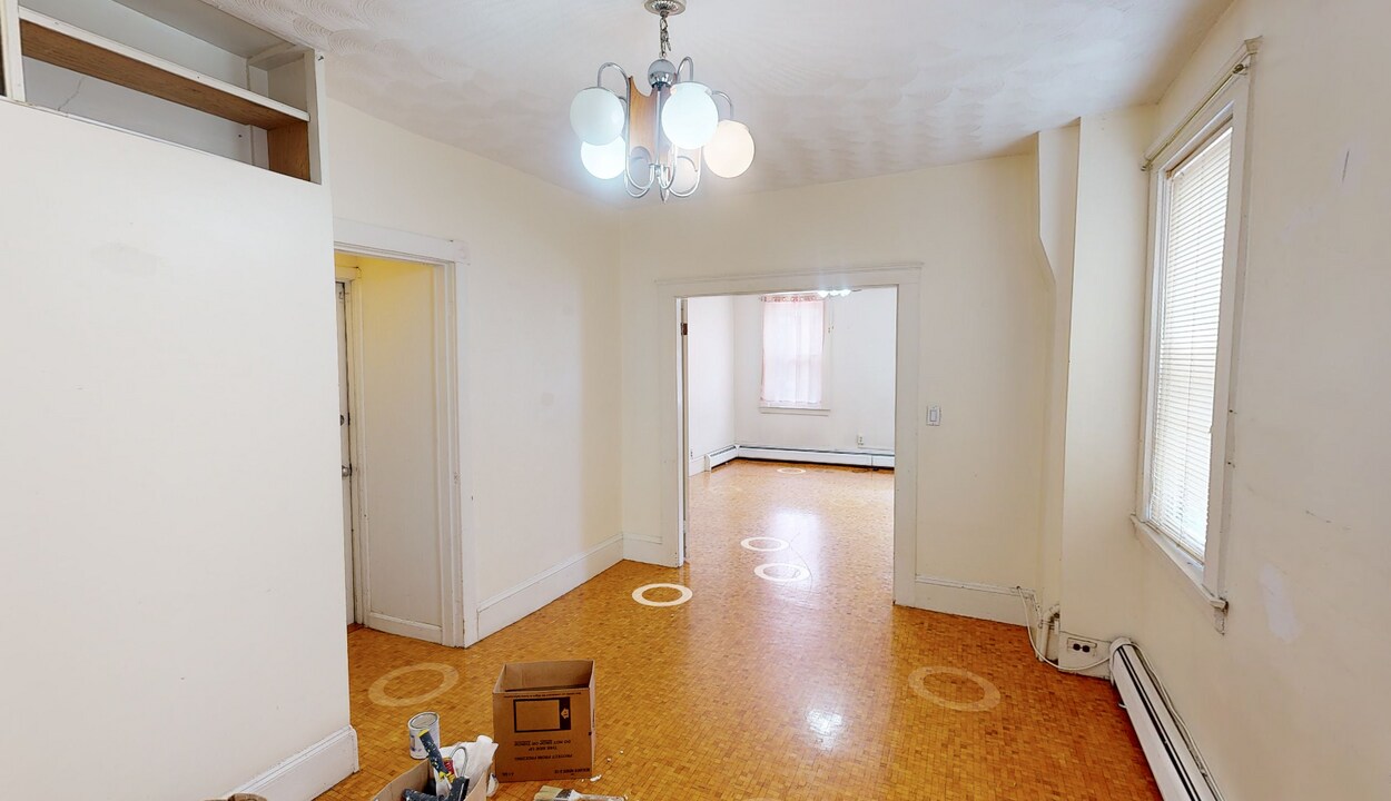 108 Orleans St, Unit 1 in Boston, MA - Foto de edificio