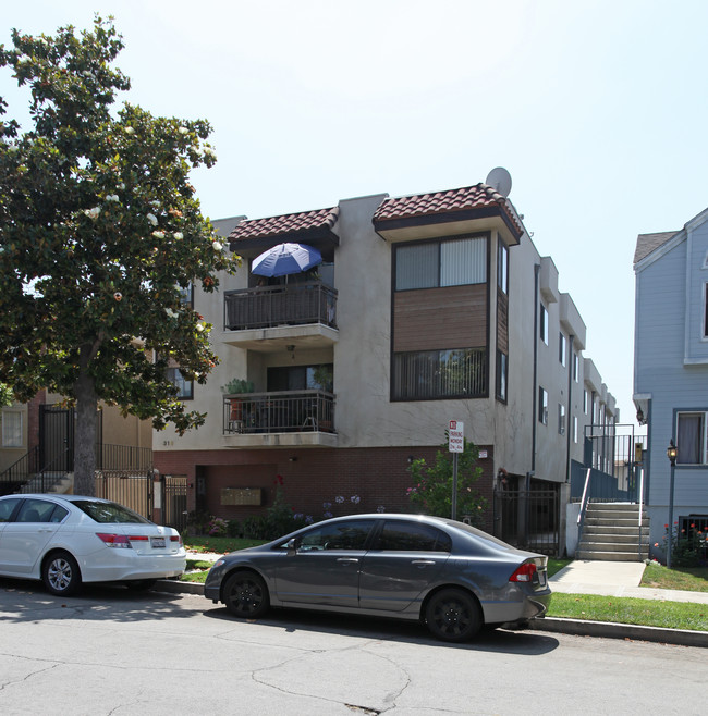 316 E Valencia Ave in Burbank, CA - Building Photo - Building Photo