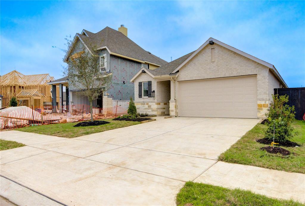 22 Artisan Ln in Richmond, TX - Building Photo