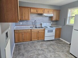 3 Mulberry St in Mc Kenzie, TN - Building Photo