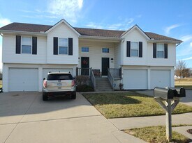 10726 N Kenwood Ave in Kansas City, MO - Building Photo