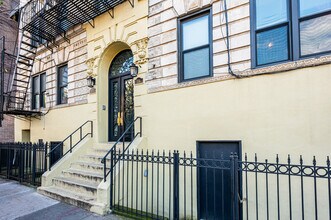 78 S 1st St in Brooklyn, NY - Foto de edificio - Building Photo