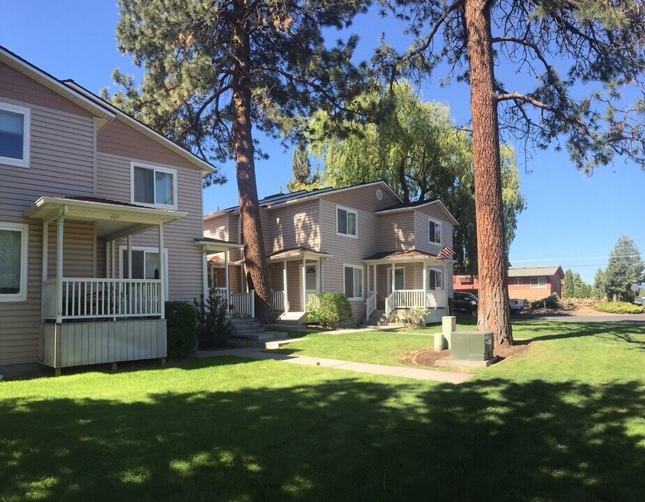 403 NE Dekalb Ave in Bend, OR - Building Photo