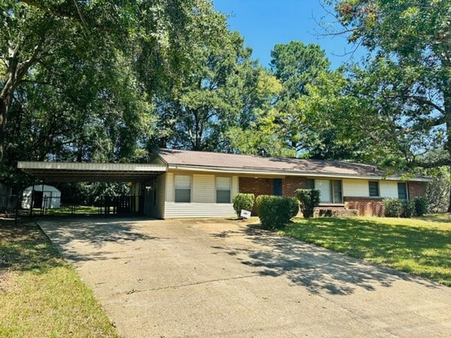property at 3909 Bienville Rd