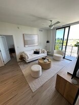 7107 W 4th Way, Unit B2 in Hialeah, FL - Building Photo
