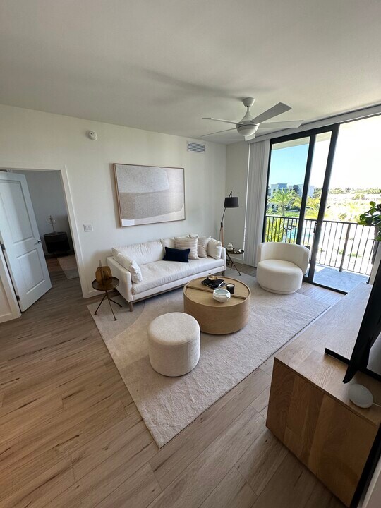 7107 W 4th Way, Unit B2 in Hialeah, FL - Foto de edificio