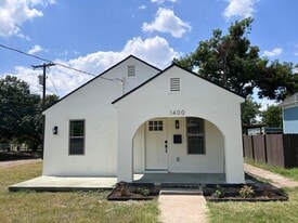 1400 N 6th St in Waco, TX - Building Photo