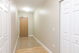 8 W Monroe St in Chicago, IL - Building Photo - Building Photo